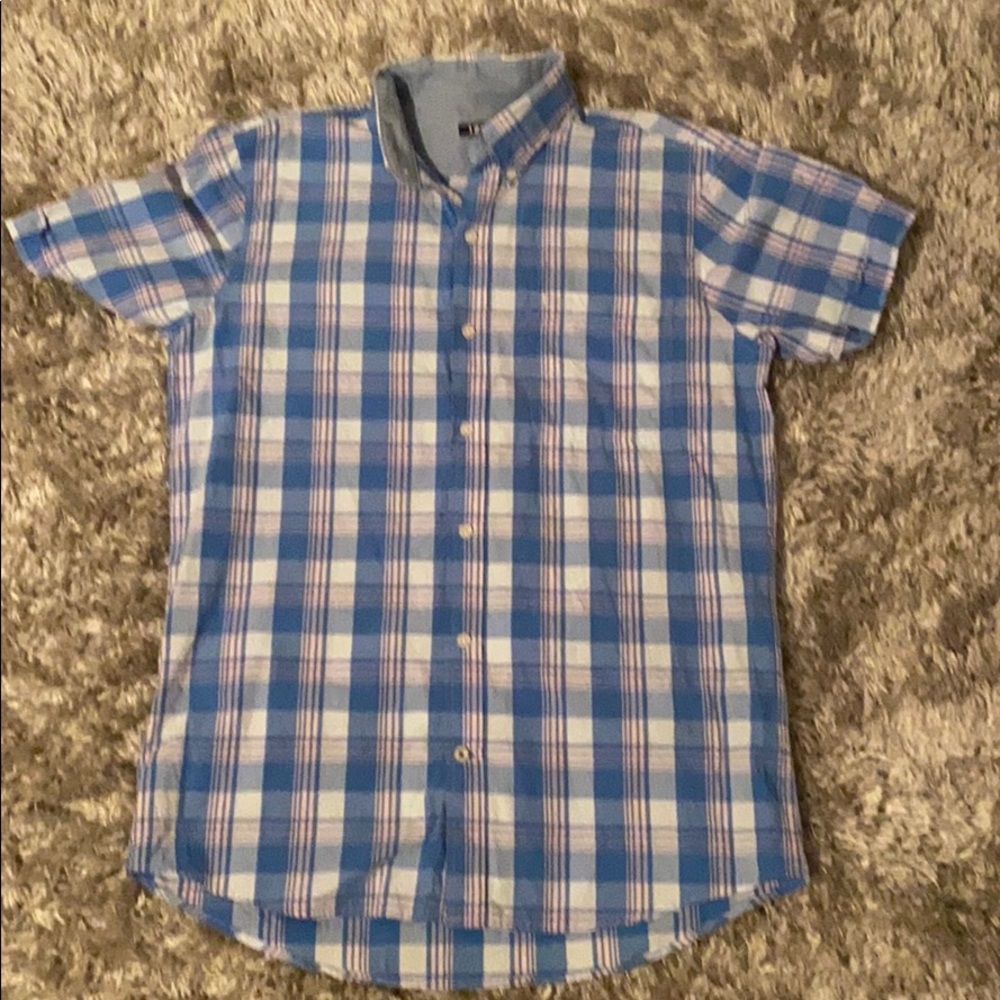 Gently worn Men Medium Izod cotton button up shirt